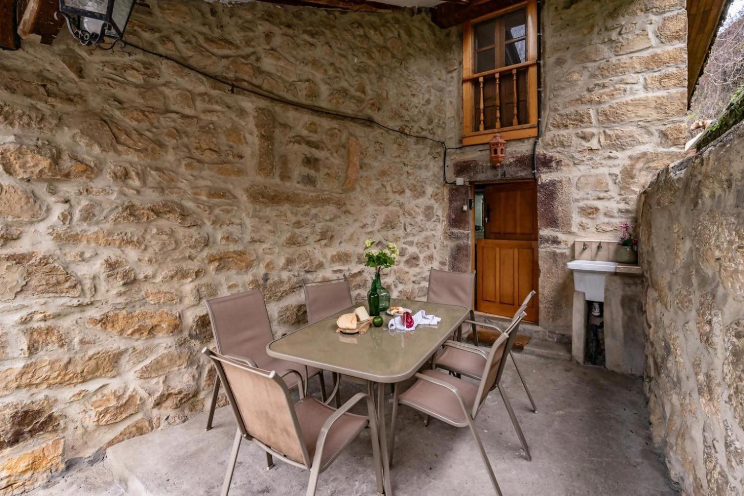 Casa Rural La Carrozal Senda Del Oso Orelleiru Exterior photo