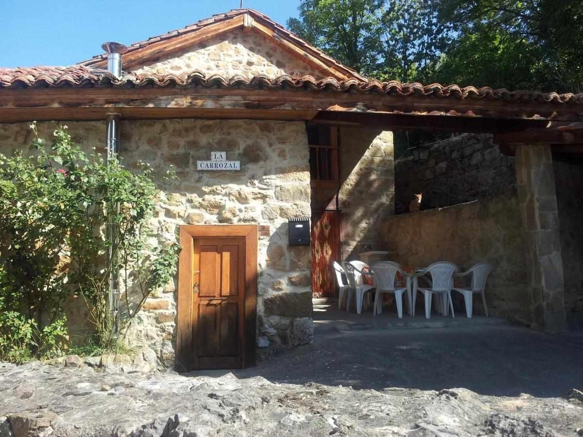 Casa Rural La Carrozal Senda Del Oso Orelleiru Exterior photo