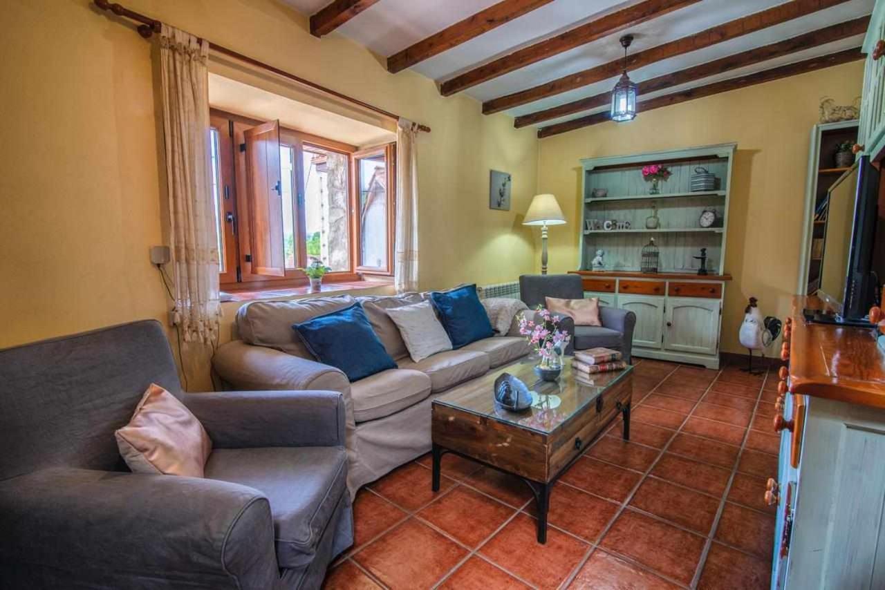 Casa Rural La Carrozal Senda Del Oso Orelleiru Exterior photo