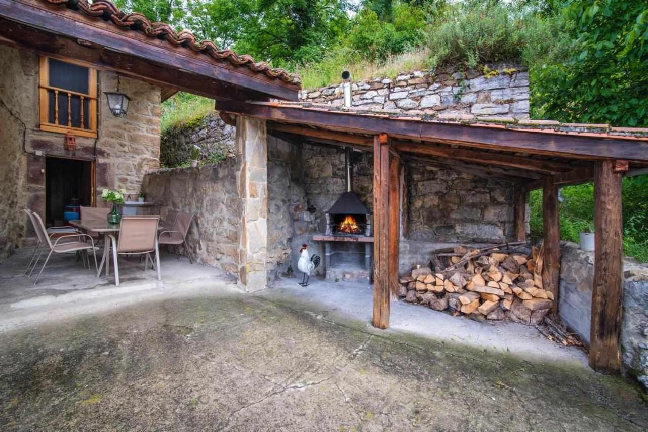 Casa Rural La Carrozal Senda Del Oso Orelleiru Exterior photo